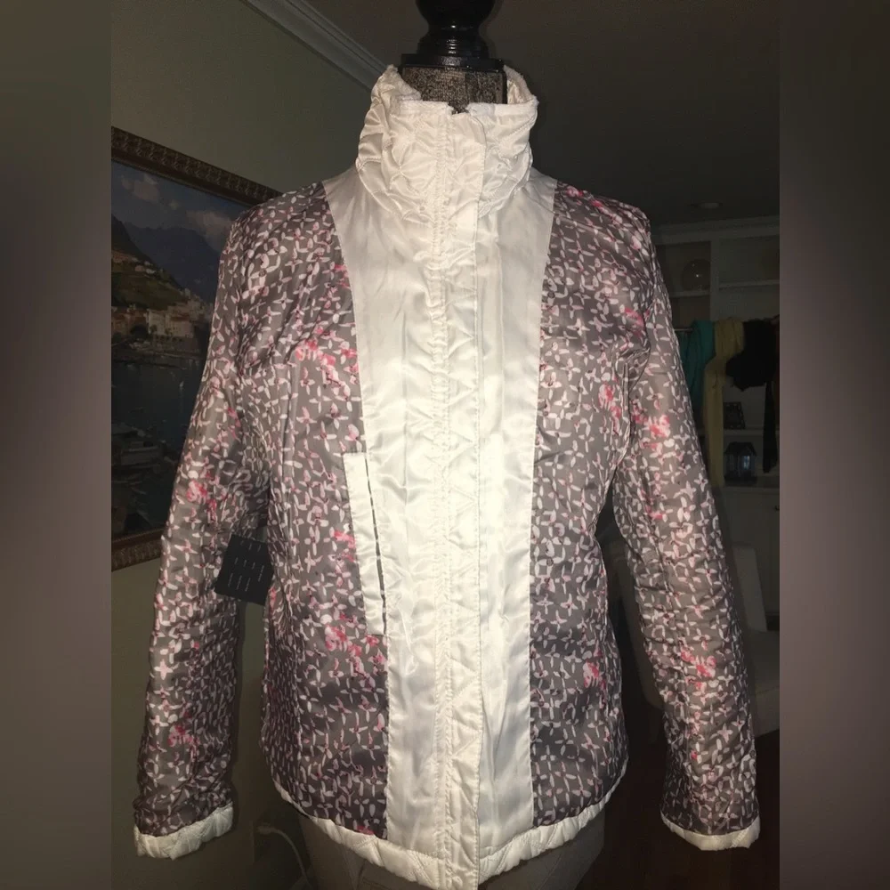 Marc New York Andrew Marc White Quilted Puffer Jacket in Size Medium. - Picture 6 of 15